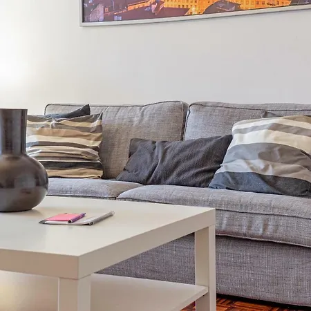 Spacious 3bdr Flat In Amadora W/ Covered Outdoor Area דירה *