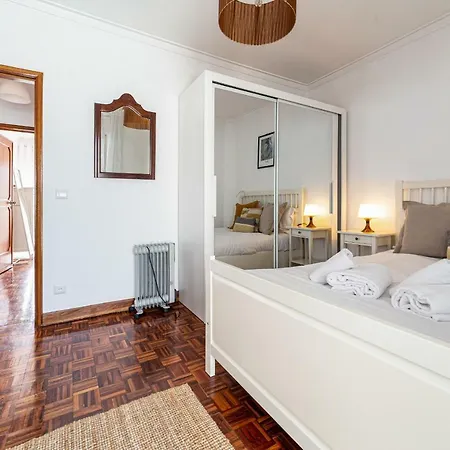 Spacious 3bdr Flat In Amadora W/ Covered Outdoor Area * ליסבון
