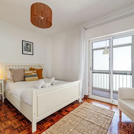 Spacious 3bdr Flat In Amadora W/ Covered Outdoor Area Lissabon