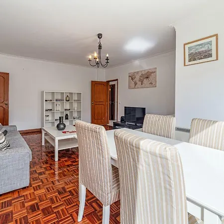 Spacious 3bdr Flat In Amadora W/ Covered Outdoor Area Apartment