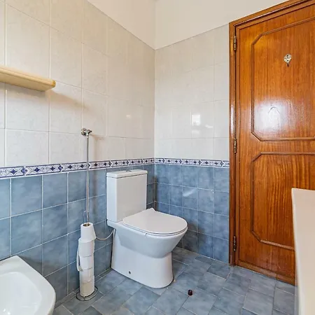 Spacious 3bdr Flat In Amadora W/ Covered Outdoor Area Διαμέρισμα Lisboa